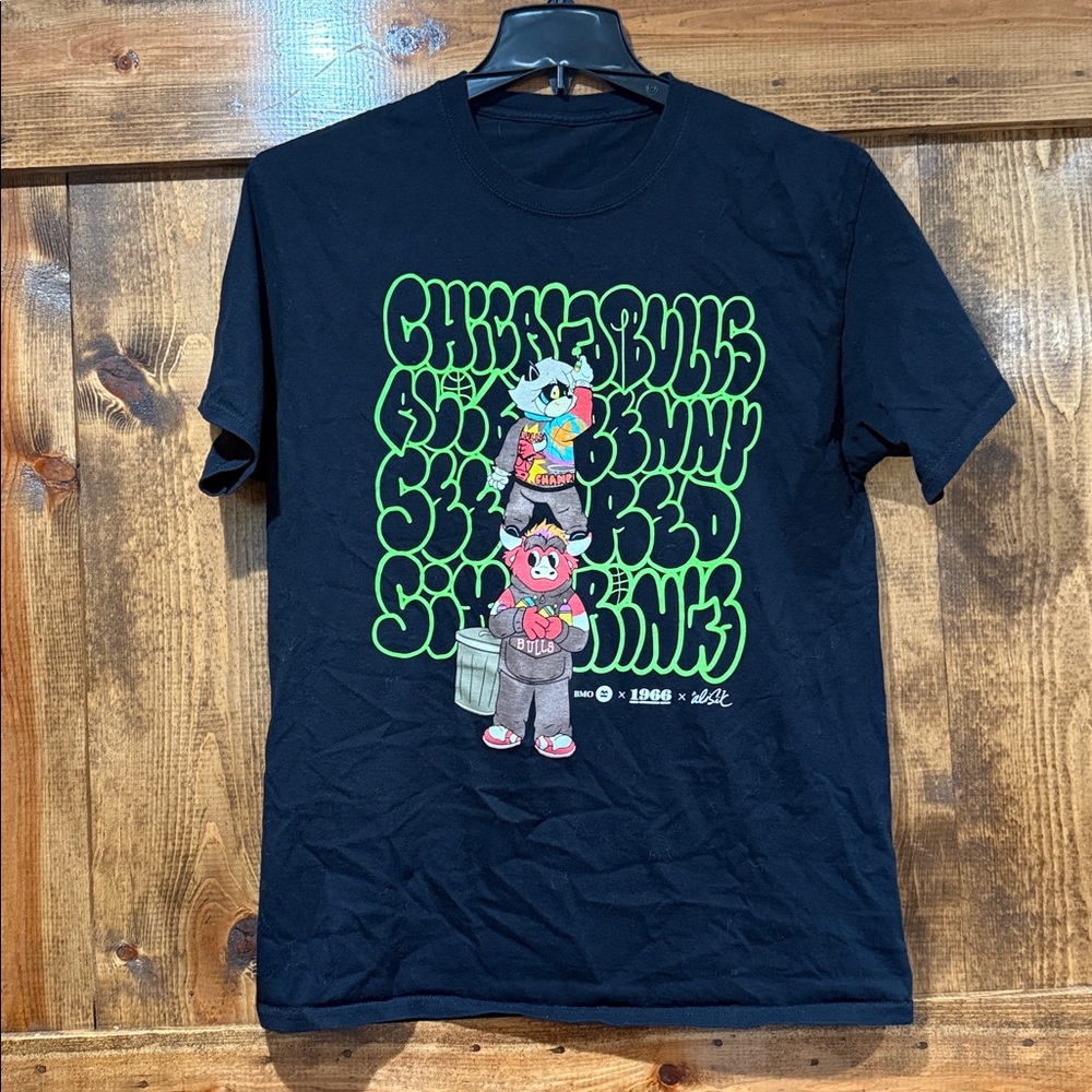 Chicago Bulls Art Graffiti Benny Richie Raccoon‎ T-shirt Size Medium READ